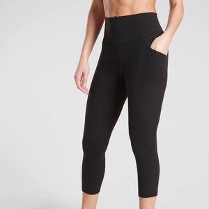 Athleta Salutation Stash Pocket II Capri